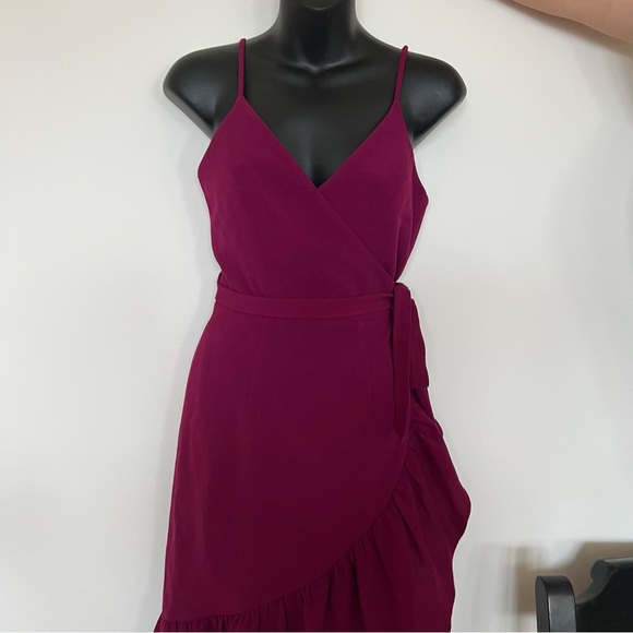 DRESS THE POPULATION Delphine Crepe Wrap Midi Dress dark magenta v neck elegant - Picture 3 of 8
